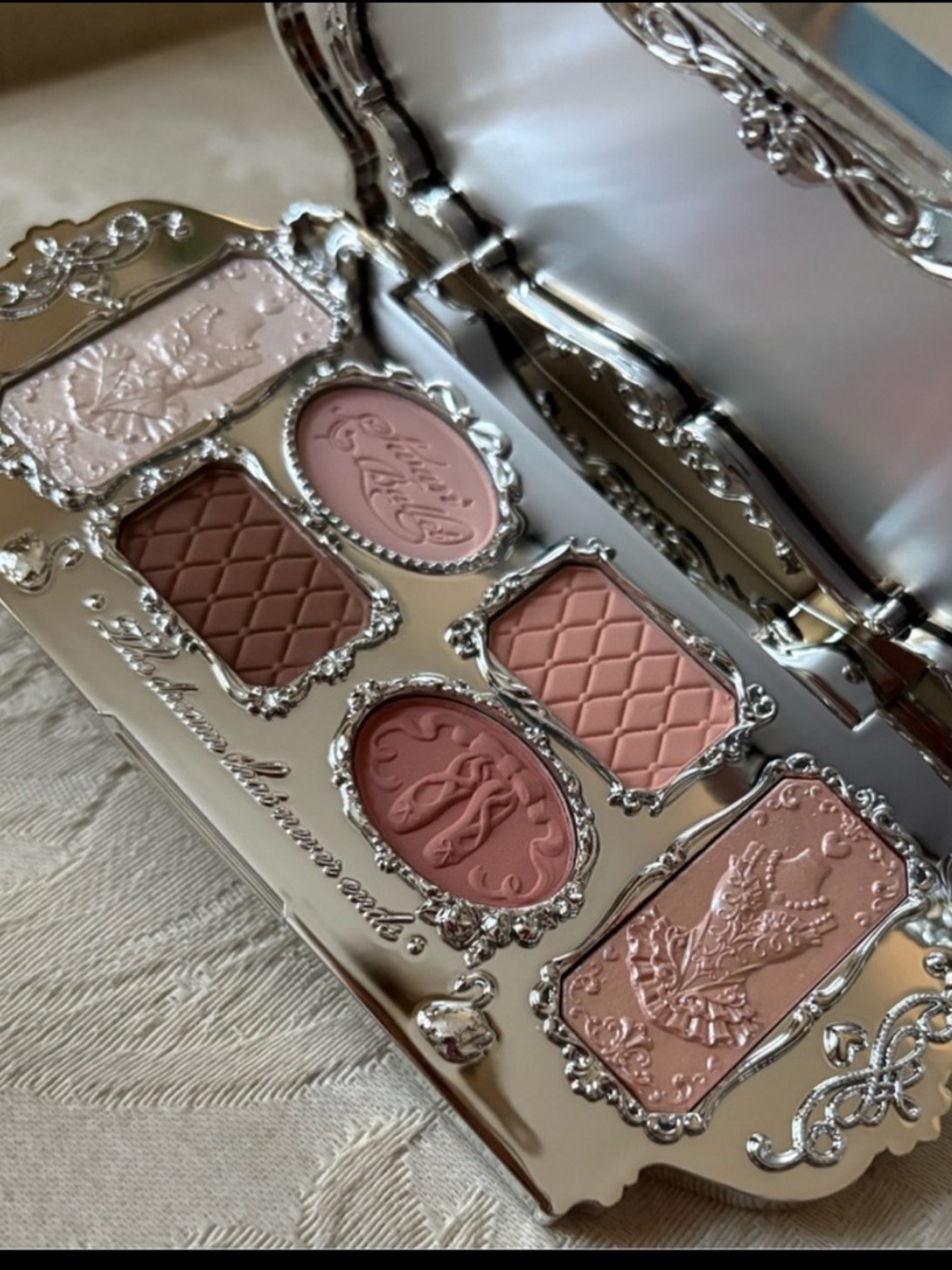 Flower Knows Swan Ballet Eyeshadow Palette in White Swan 01 BNIB
